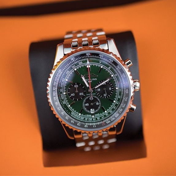 브라이틀링 [BREITLING] 수입고급 내비타이머 B01 크로노그래프