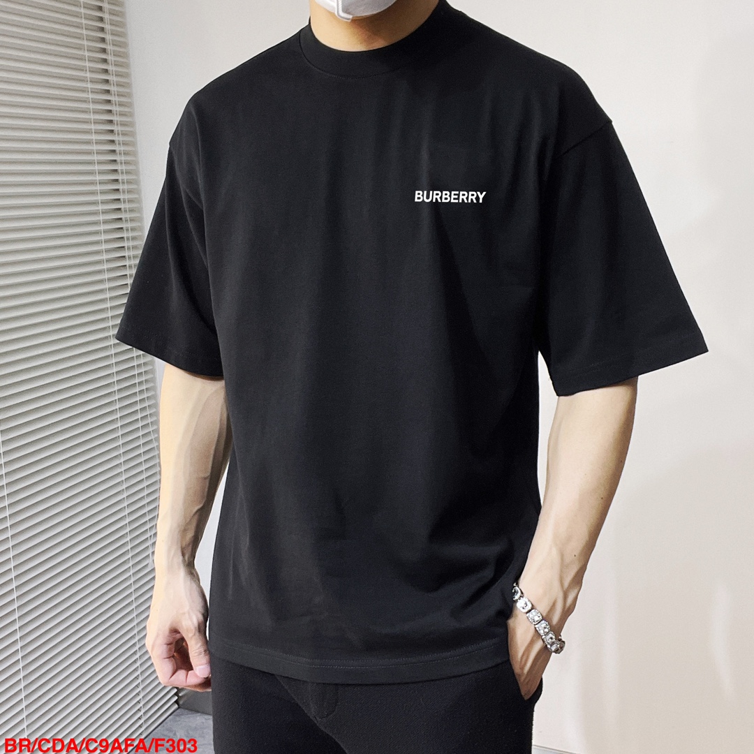 버버리 로고 패턴 반팔 티셔츠